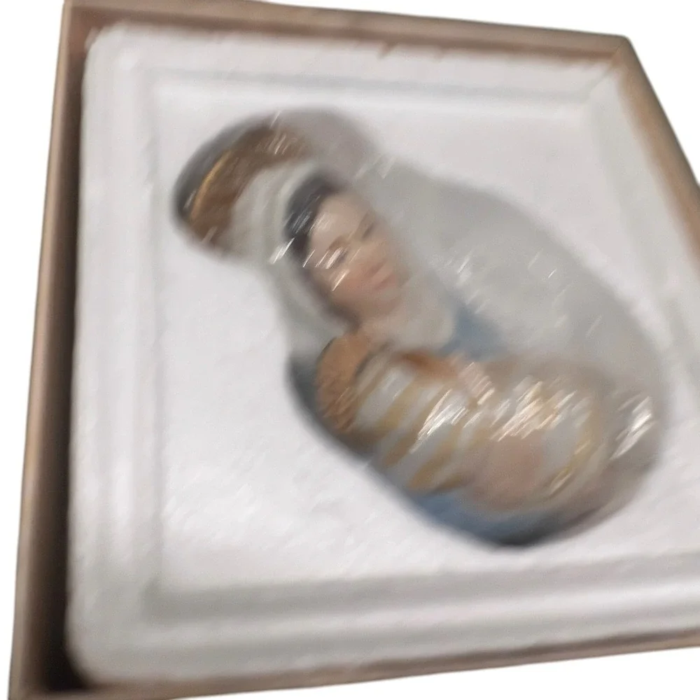 Vintage 1983 Hallmark Keepsake Ornament Madonna Child‎ Porcelain Original Box